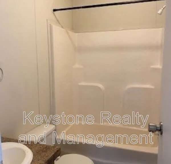 810 Monroe Ln — Photo 6