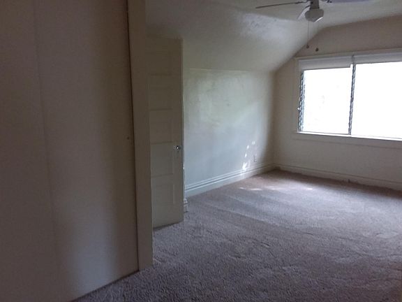 3rd image of 581 N El Molino Ave APT B