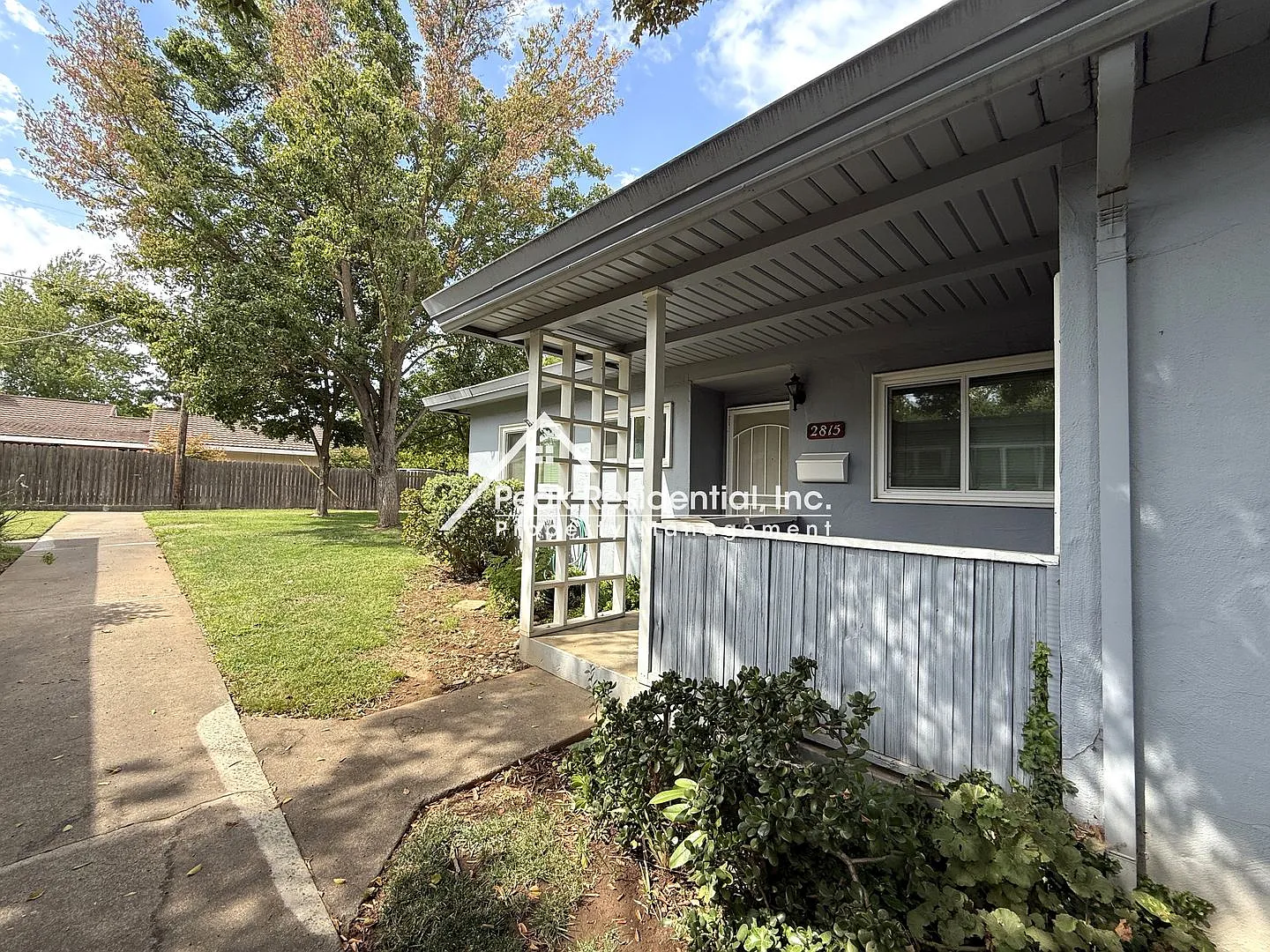 Charming 2bd/1ba Patio Home with Garage in Gated Community — Photo 4