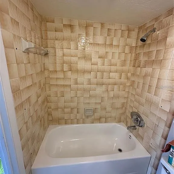 4313 SW 68th Ter — Photo 6