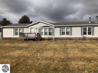 6193 N Caris Rd, Vestaburg, MI 48891