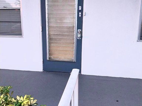 2nd image of 1043 Harwood D