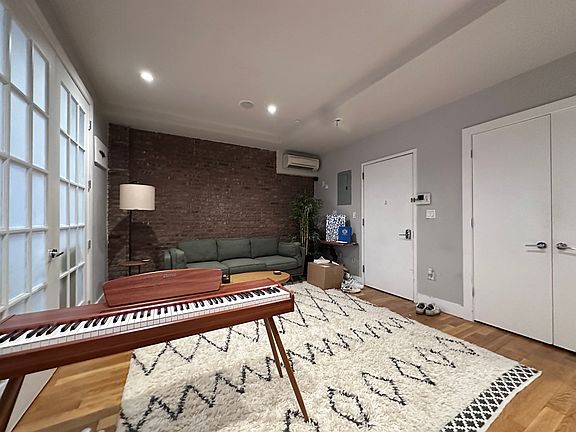 5th image of 2455 Frederick Douglass Blvd #1R