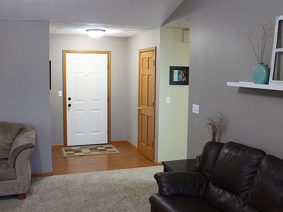 5th image of 219 Brookside Glen Dr