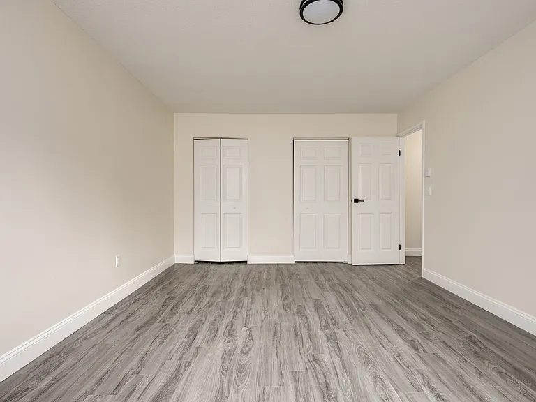 Oakbrook Manor Apartments — Photo 35