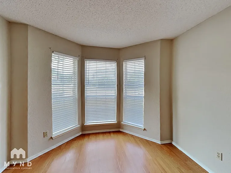 3205 Meadowview Dr — Photo 11