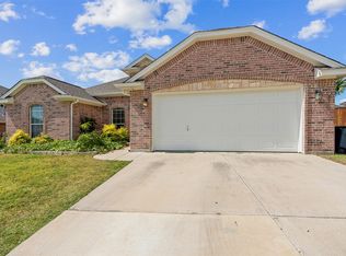 808 Grace Ln, Saginaw, TX 76179