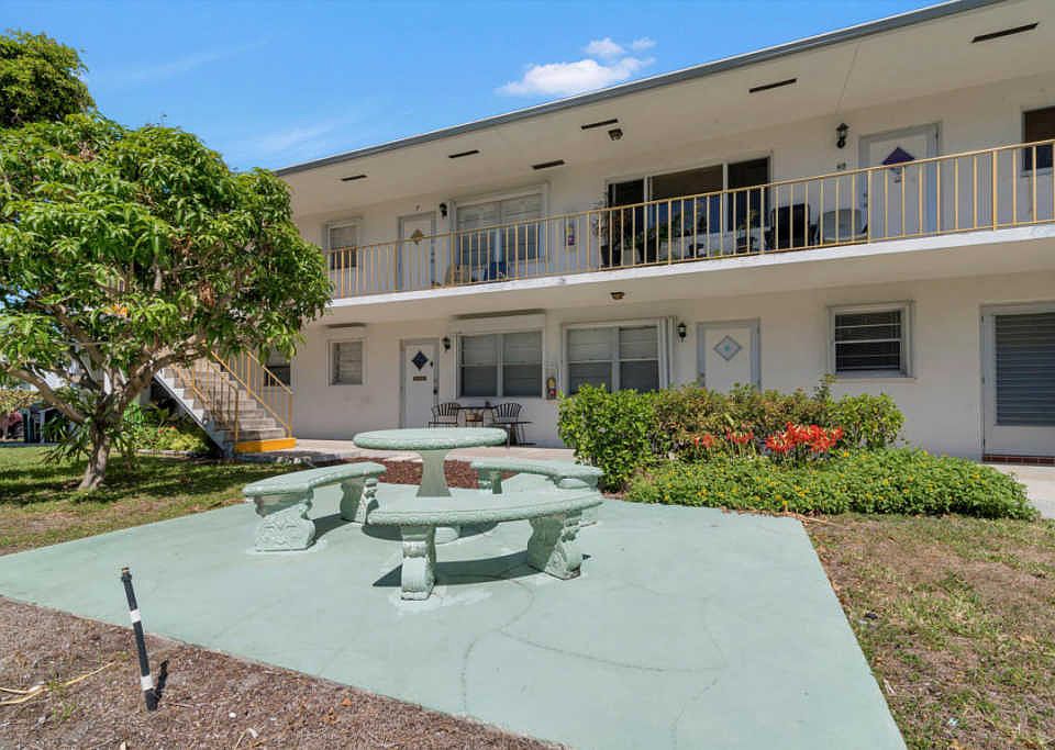1st image of 222 N Federal Hwy APT 2