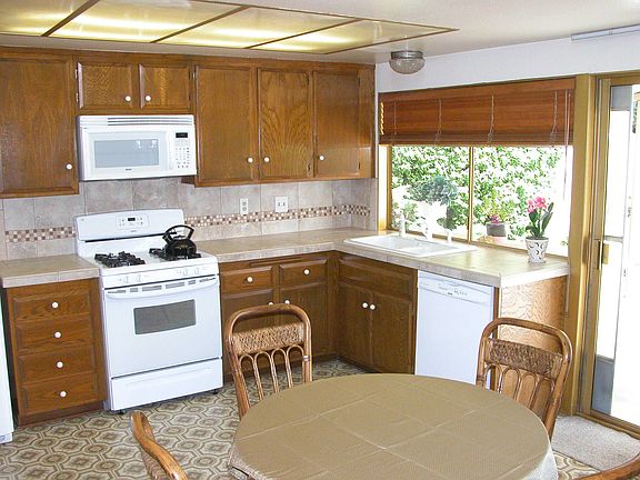 Large remodeled family kitchen