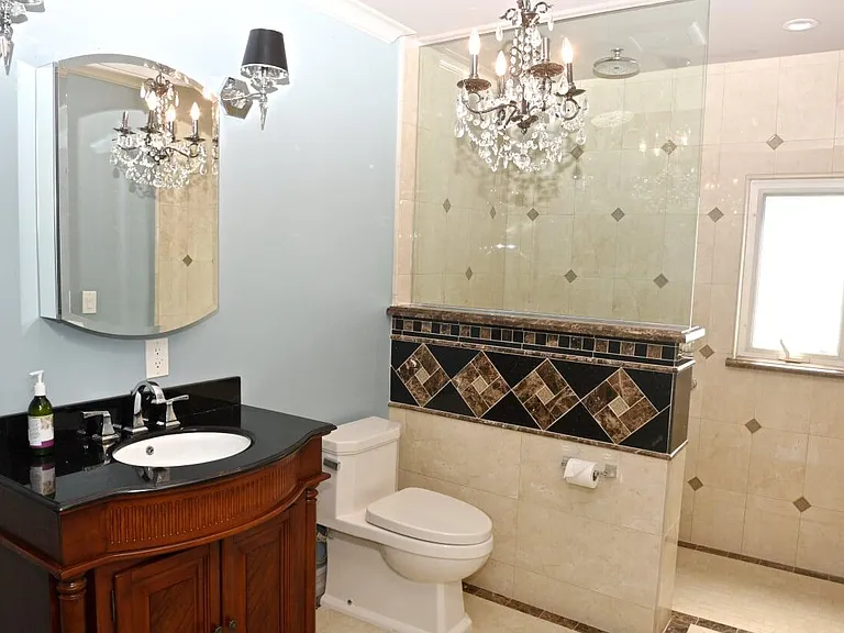 Elegant guesthouse bathroom