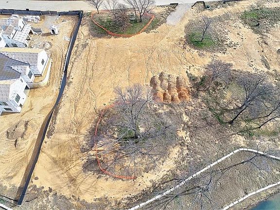 5th image of 1880 Lakeshore Dr