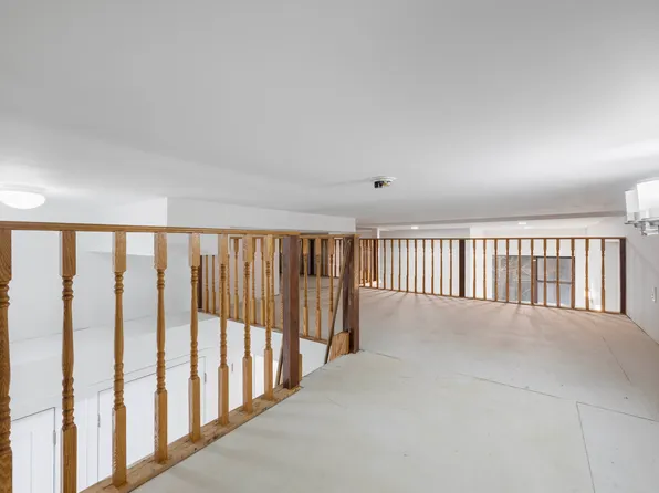 213 East 37th Street image 11 of 19