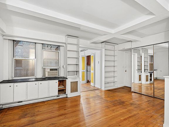 4th image of 155 E 49th St #2G