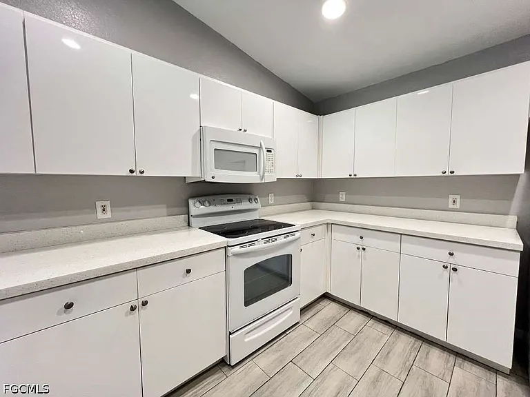 715 SE 24th Ave #715 — Photo 10
