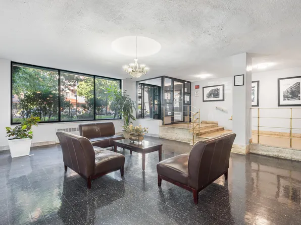 330 Lenox Road image 4 of 13