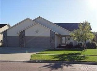 220 Prairie Cir, Tea, SD 57064