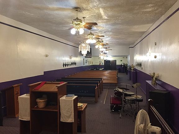 2nd image of 1400 E 72nd St