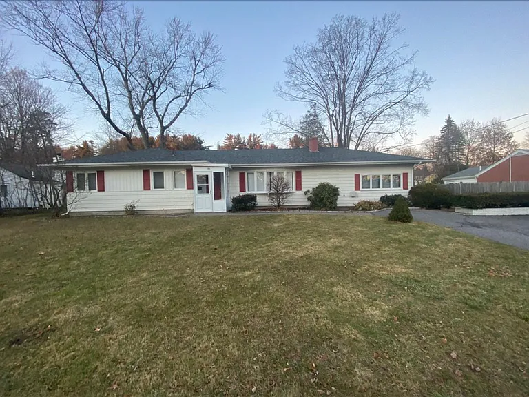 10 Hemlock Dr — Photo 7