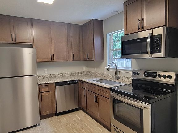 2nd image of 1046 Peakview Dr