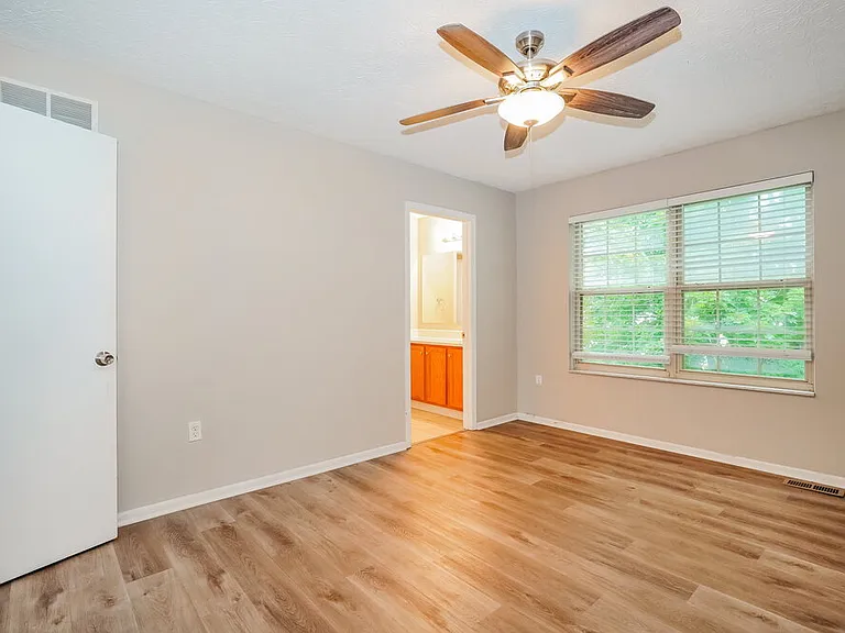 4299 Shady Meadows Dr — Photo 13