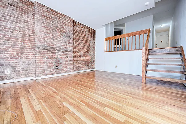 Rented by Urbane Brokerage | media 12