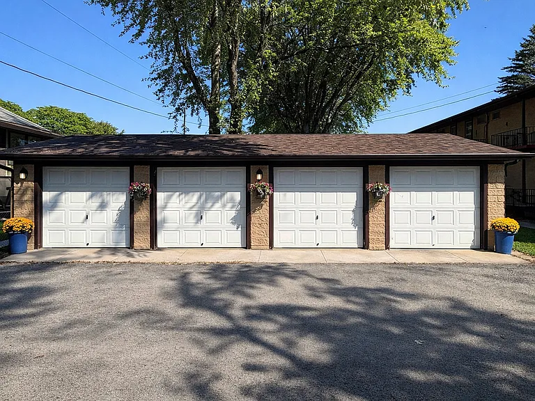 2402 Fremont Ave — Photo 9