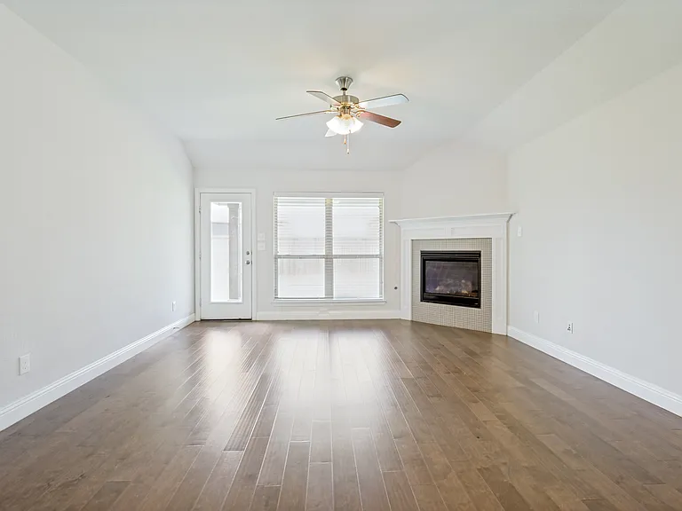 4541 Conrad Ave — Photo 13