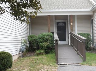 662 Ledgeview Ct, Southington, CT 06489