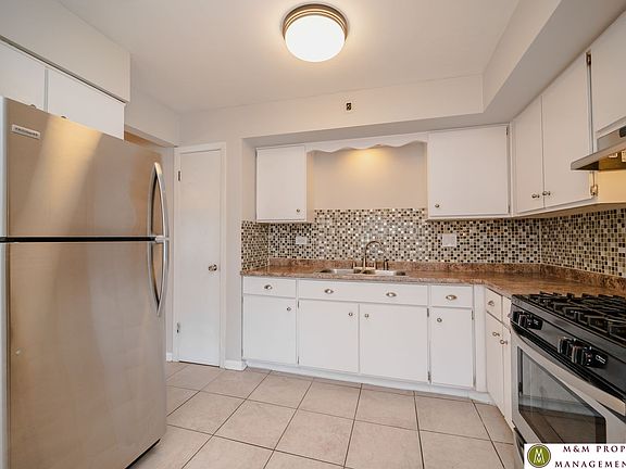 5th image of 432 Clinton Ave APT B2