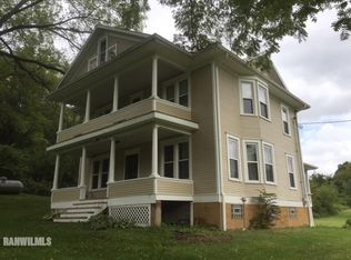 1027 S Apple River Rd, Elizabeth, IL 61028