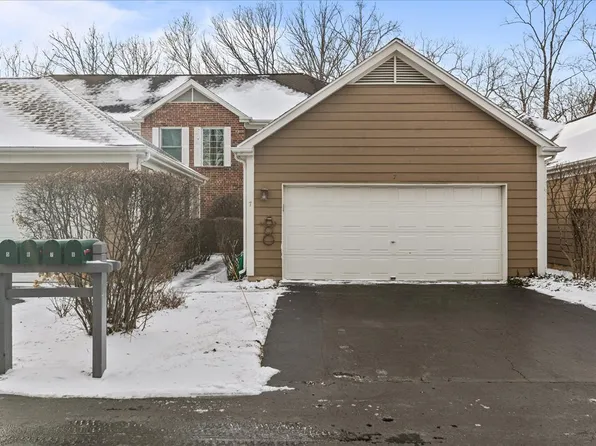 7 Sommerset Ln, Lincolnshire, IL 60069