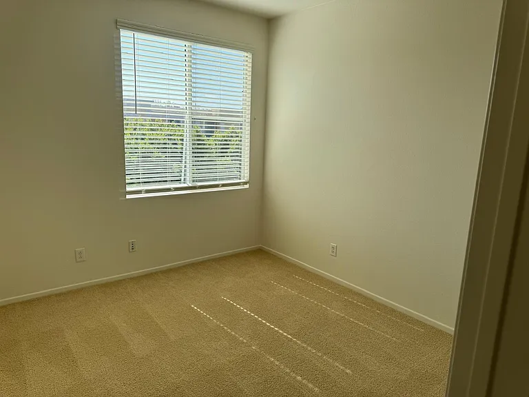 588 Oak Gln #588 — Photo 5