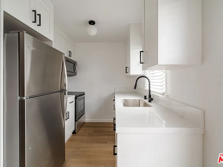 1147 Horn Ave #5 — Photo 2