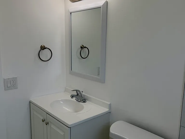 945 SE 12th St #1 — Photo 1