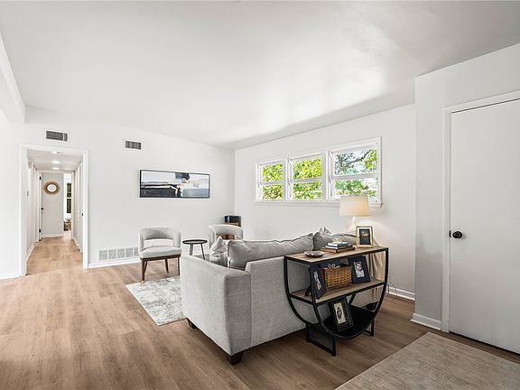 5th image of 419 University Drive