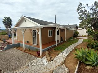 235 E Clemmens Ln, Fallbrook, CA 92028