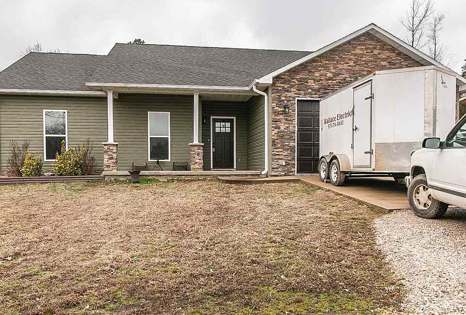 1st image of 221 Crooked Pine Ln