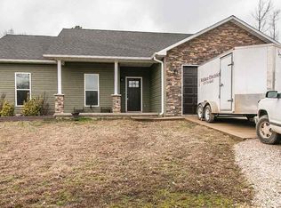 221 Crooked Pine Ln, Poplar Bluff, MO 63901