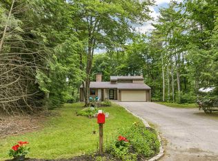 35 Abenaukee Dr, Wolfeboro, NH 03894