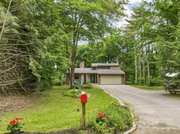 35 Abenaukee Drive, Wolfeboro, NH 03894