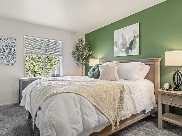 Creekwood Apartments Bedroom