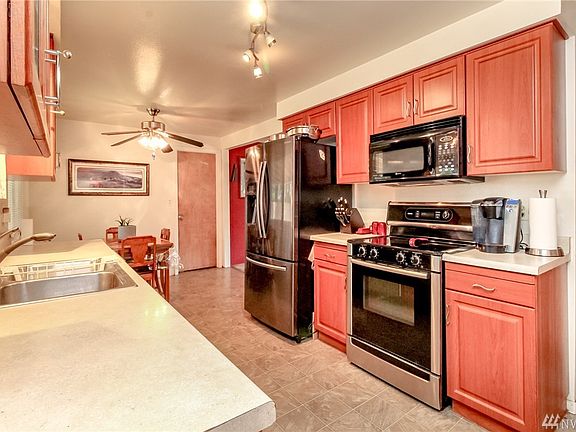 4th image of 19314 Aurora Dr E