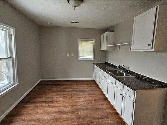 3rd image of 3904 W 37th St