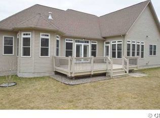 257 Gallant Fox Ln, Webster, NY 14580