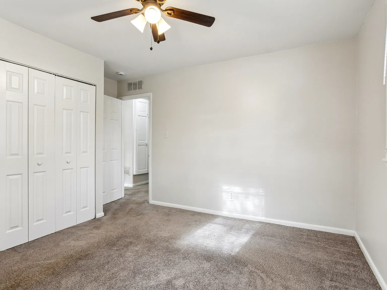 3 bed, 1014 sqft, $1,750 — Photo 4
