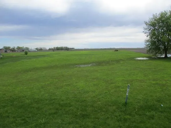 N Huron St, Emmetsburg, IA 50536