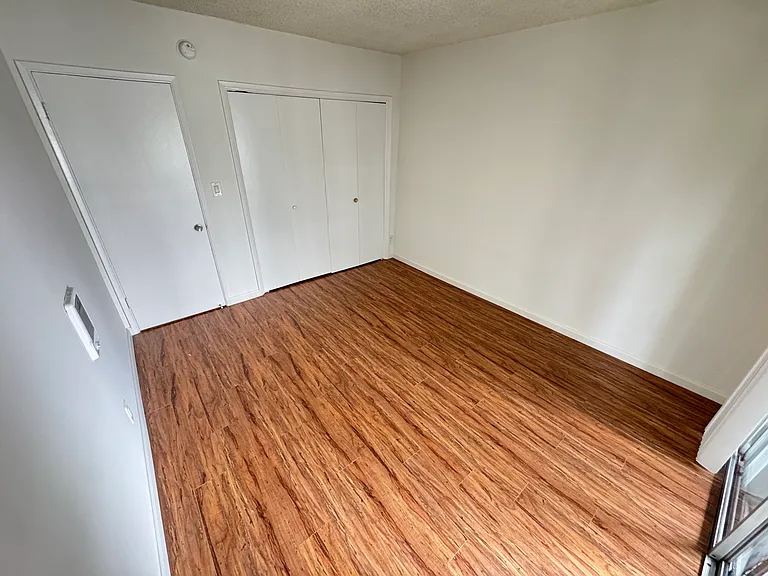 1150 N Normandie — Photo 22