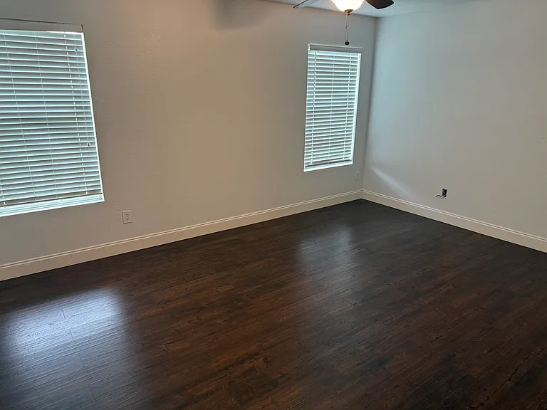 701 Pickwick Ln — Photo 5