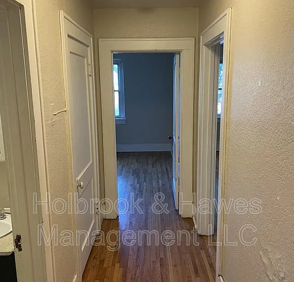 200 E Laurel St — Photo 2