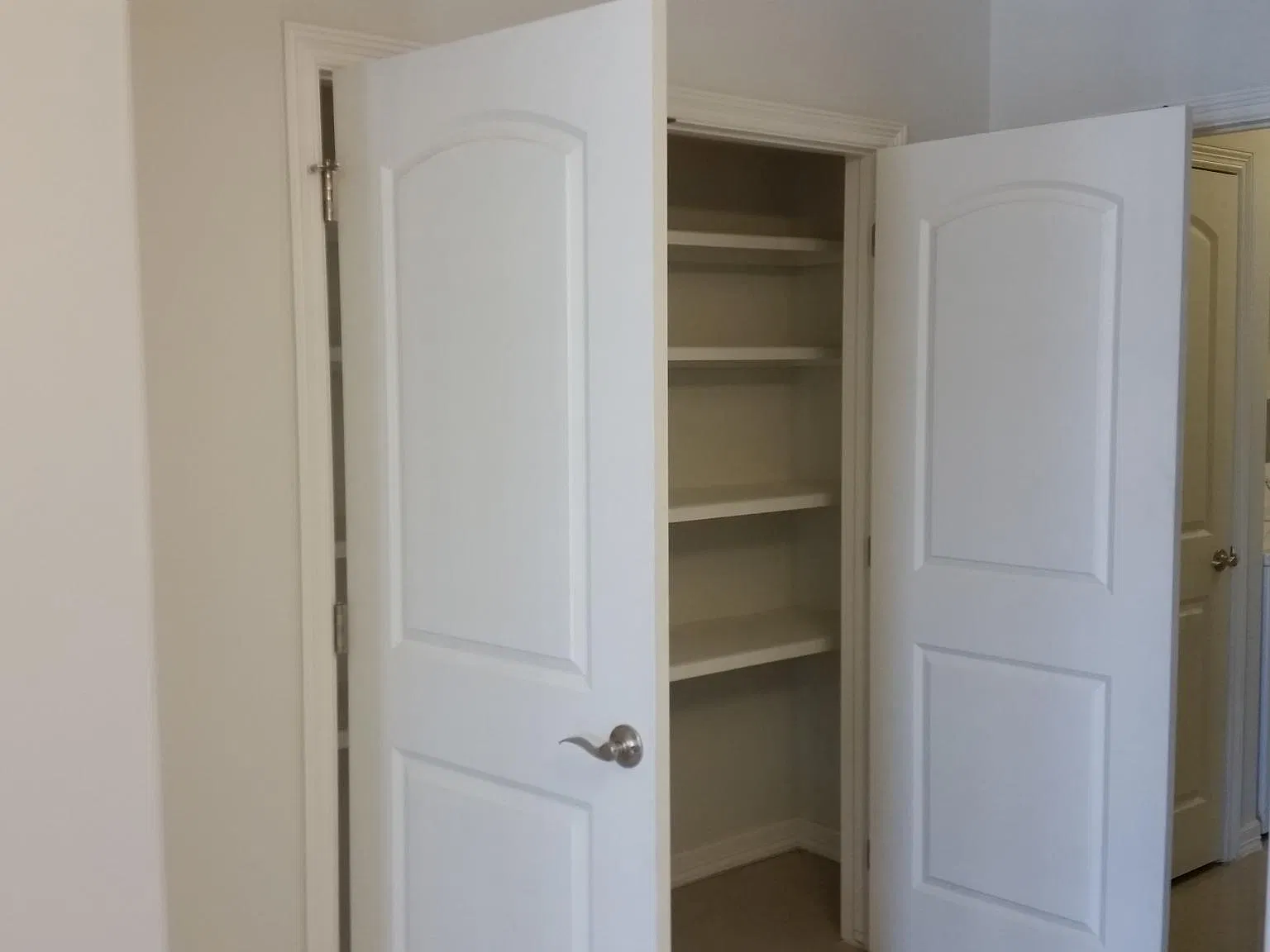 3 bed, 2.5 bath, 1350 sqft, $1,900 — Photo 3
